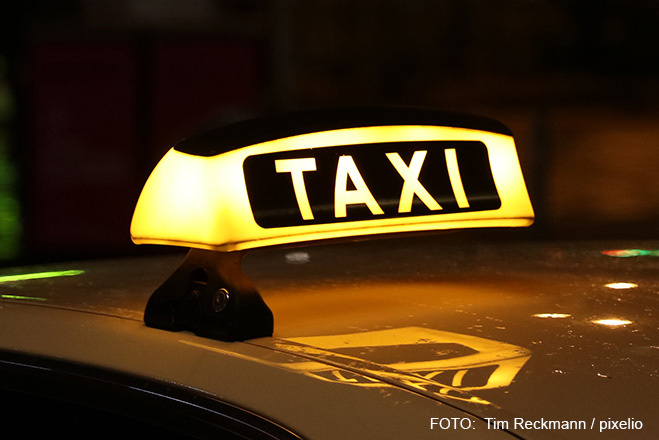 Taxischild | FOTO: Tim Reckmann / pixelio.de